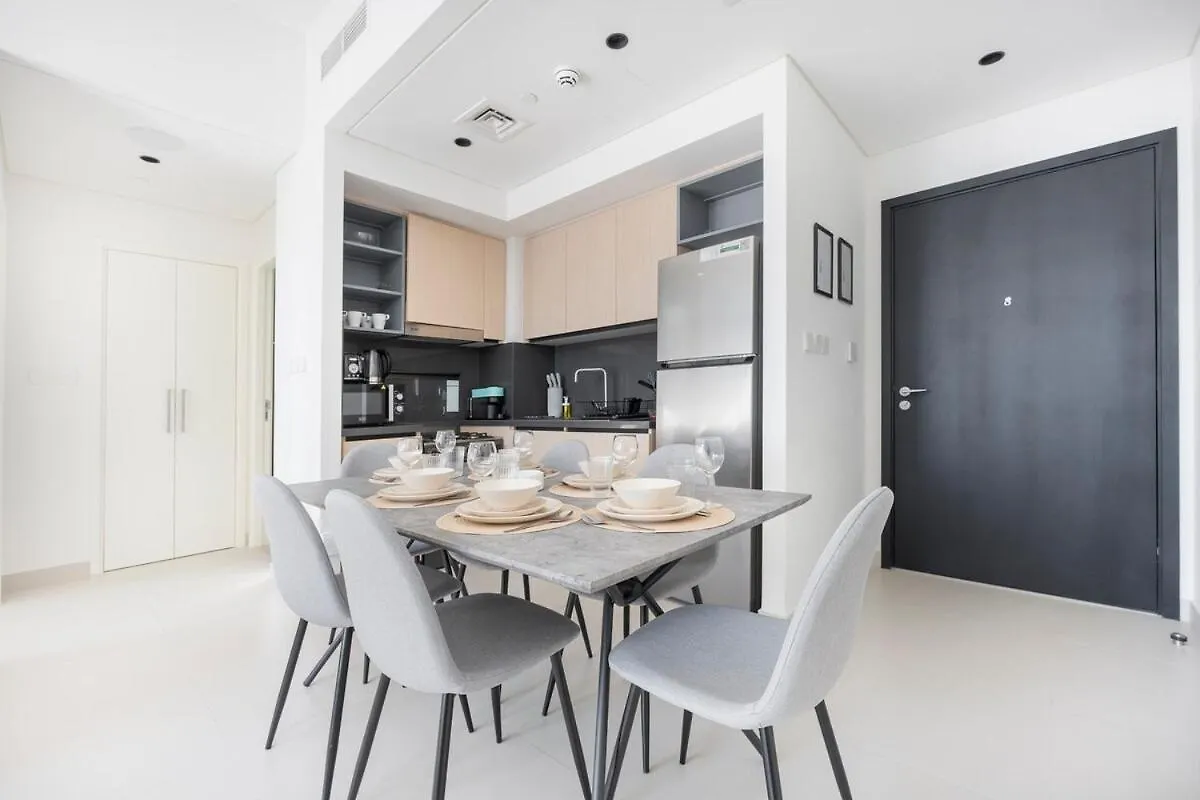 Modern 1-Bedroom Apartment With Leisure Deck At Burj Crown Dubaï