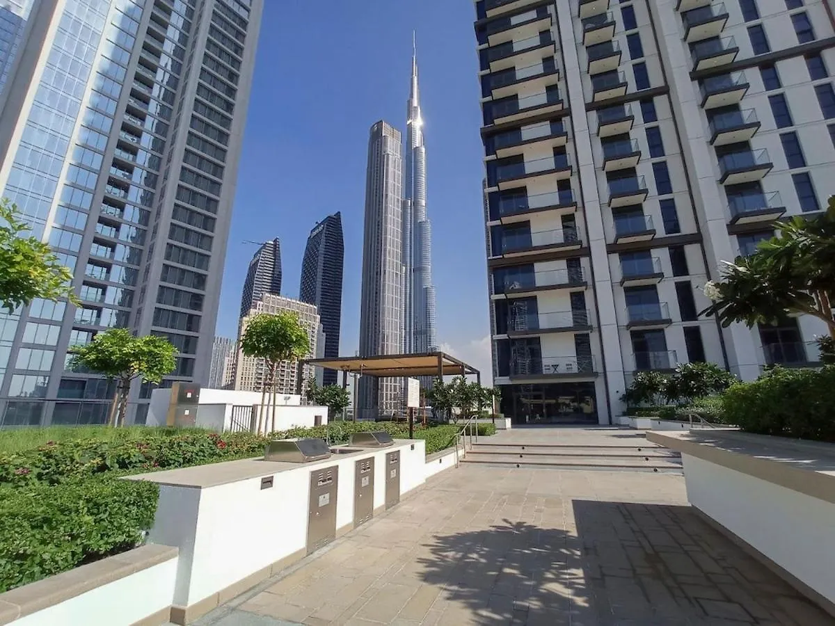 Modern 1-Bedroom Apartment With Leisure Deck At Burj Crown Dubaï