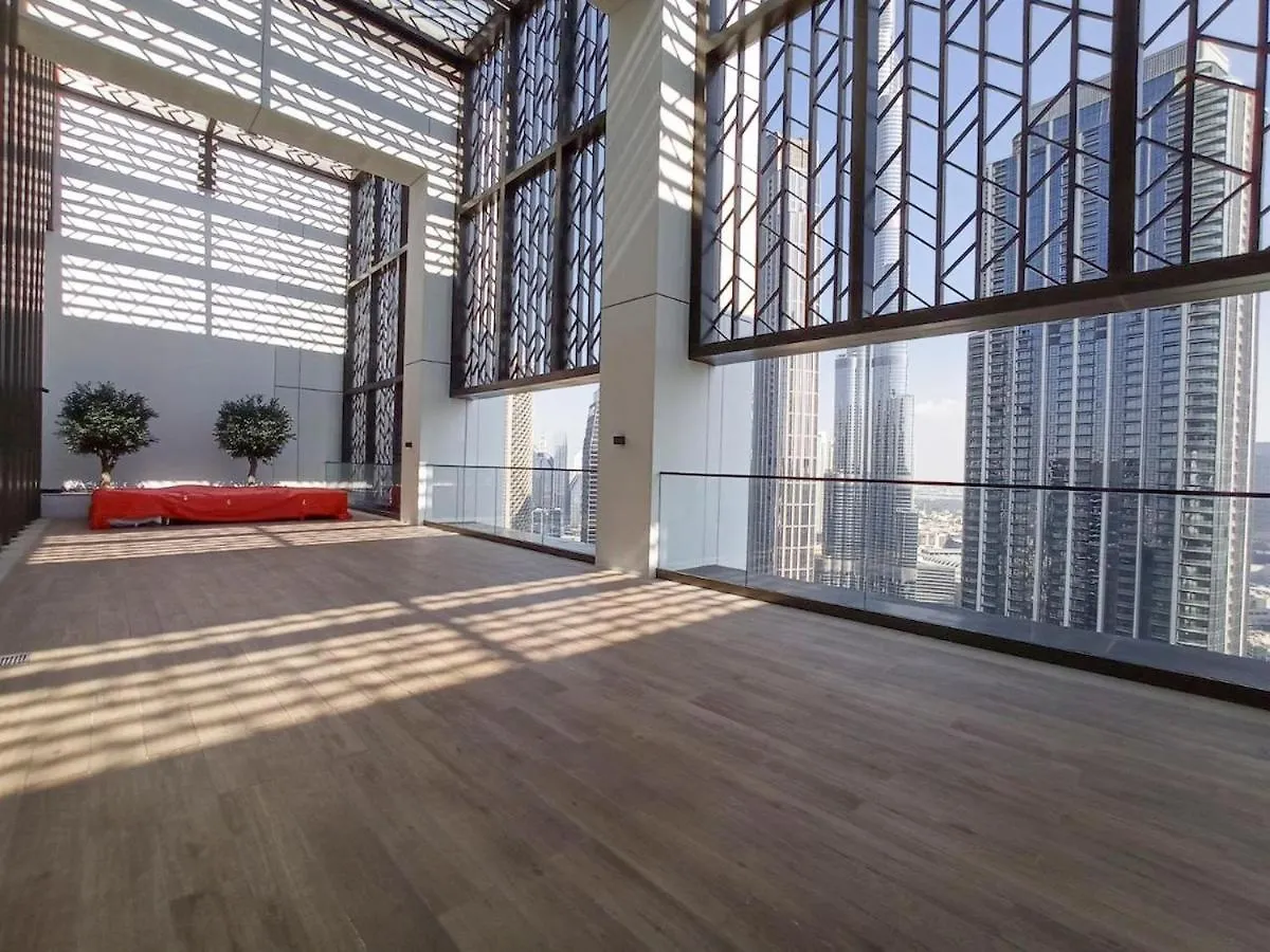 Modern 1-Bedroom Apartment With Leisure Deck At Burj Crown Dubaï