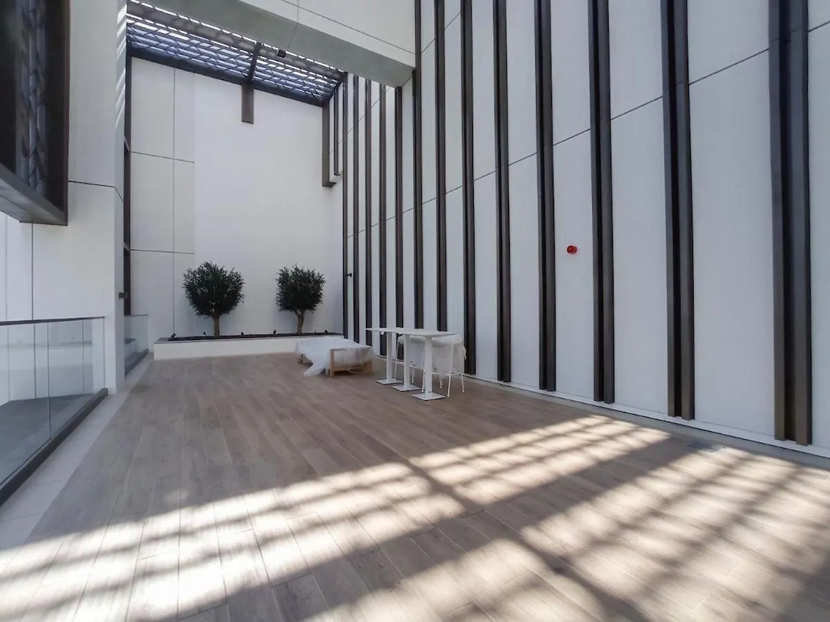 Modern 1-Bedroom Apartment With Leisure Deck At Burj Crown Dubaï