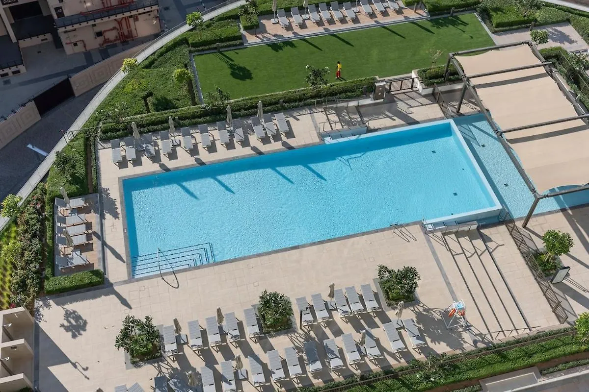 Modern 1-Bedroom Apartment With Leisure Deck At Burj Crown Dubaï