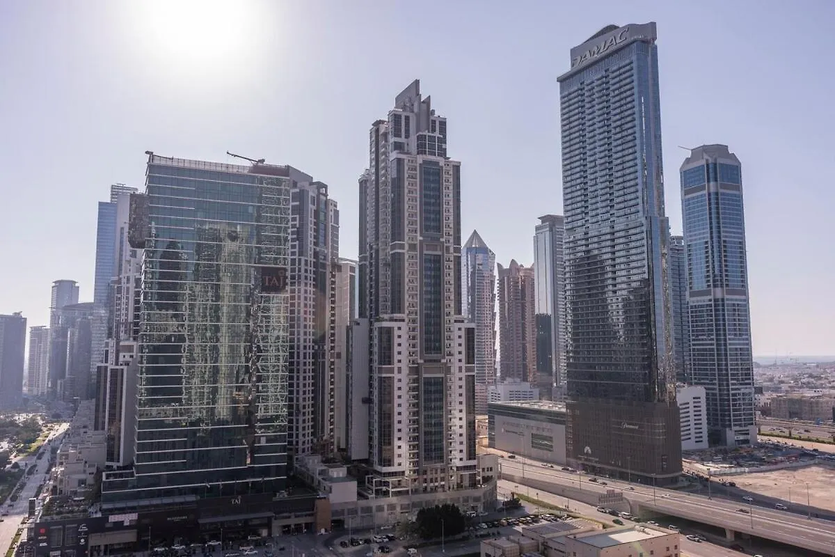 Modern 1-Bedroom Apartment With Leisure Deck At Burj Crown Dubaï