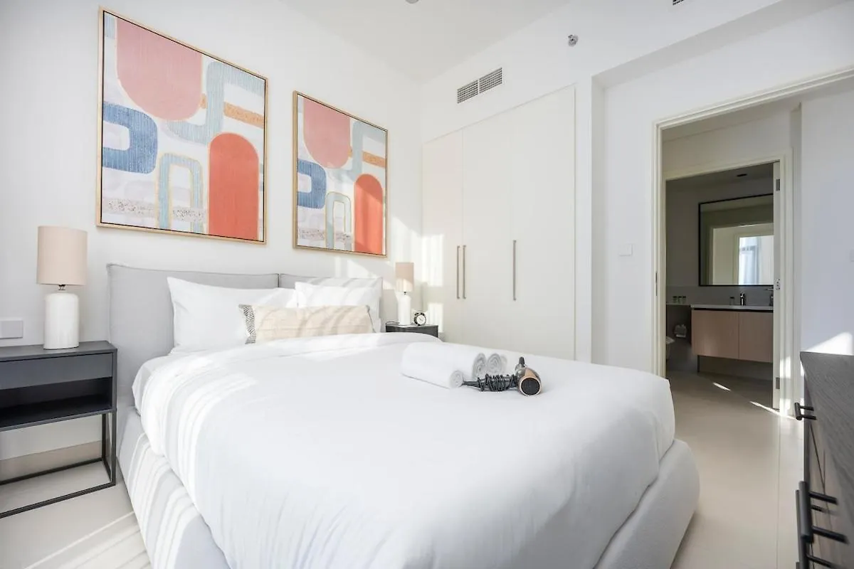 Modern 1-Bedroom Apartment With Leisure Deck At Burj Crown Dubaï