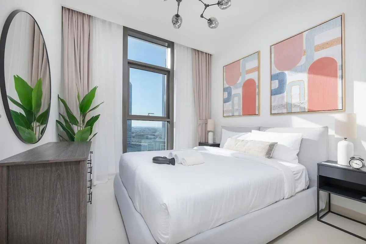 Modern 1-Bedroom Apartment With Leisure Deck At Burj Crown Dubaï